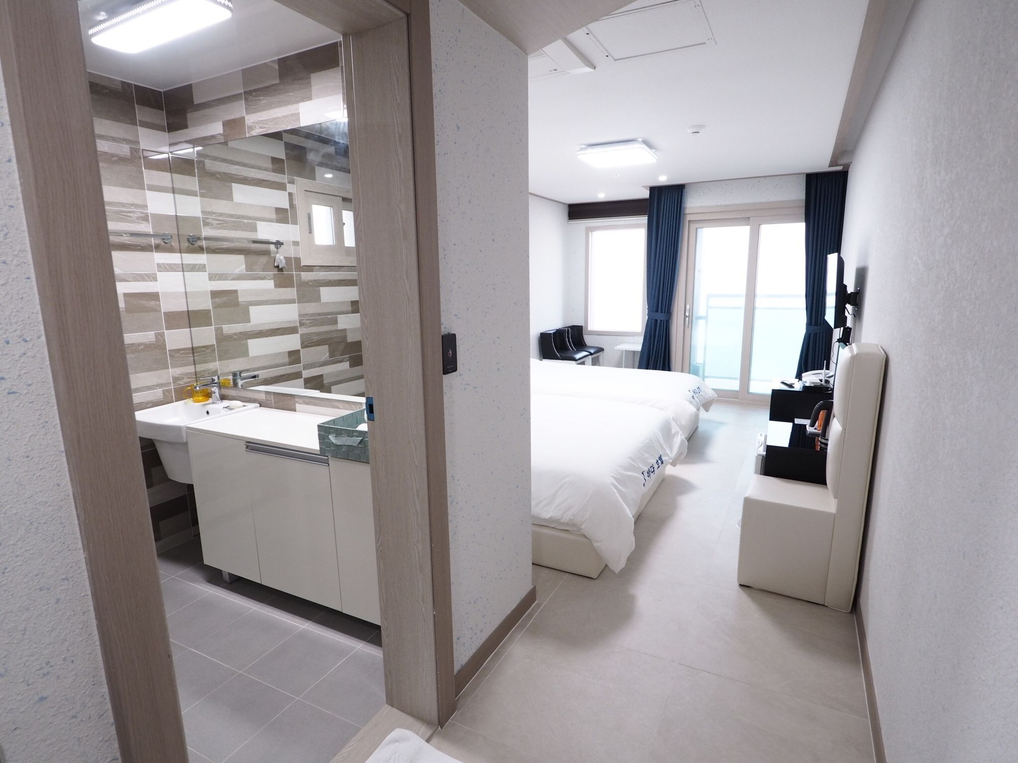 The Four Hills Jeju Hotel Exterior photo